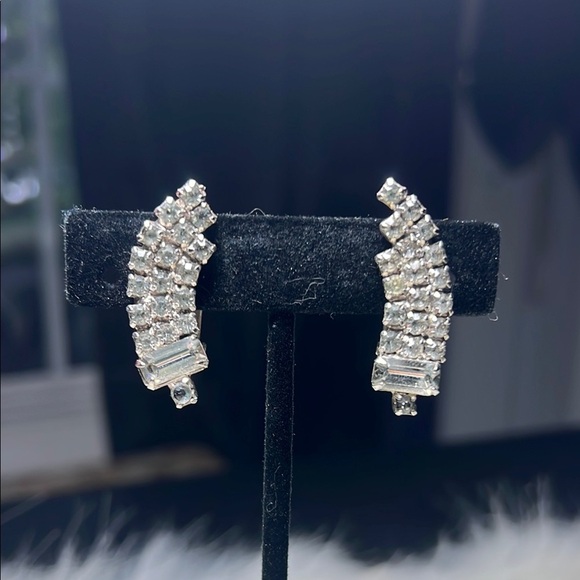 Vintage Rhinestone Silver Crystal Clip On Earrings - Picture 1 of 4